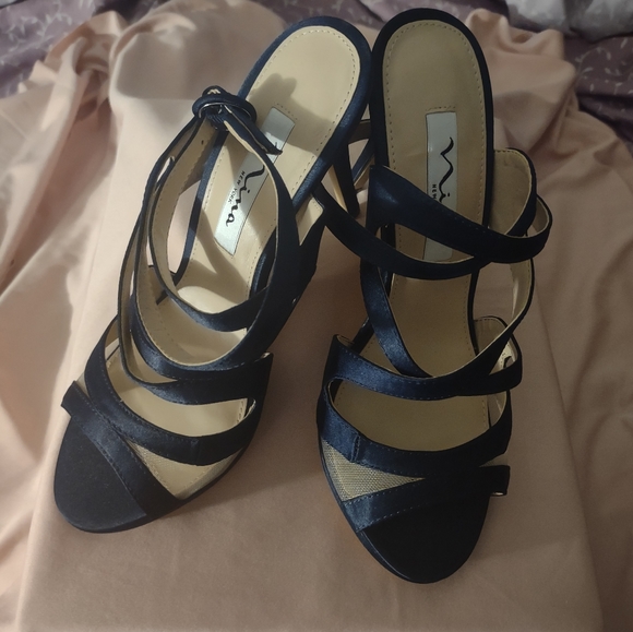 Women's Dressy Shoe - Picture 2 of 3